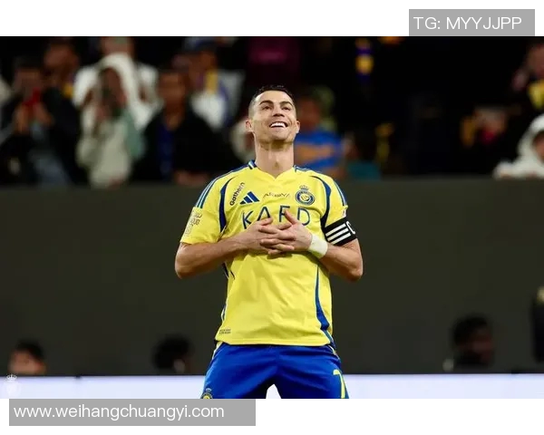 足球巨星的魅力时刻揭秘：从经典进球到赛场外的感人瞬间